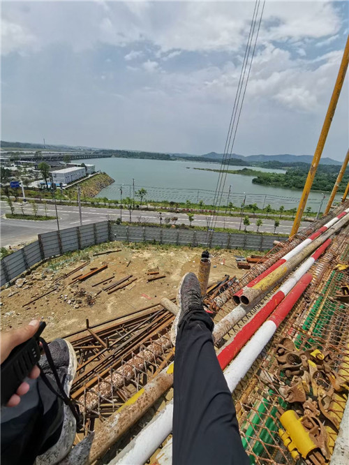 竞秀区作业中发生设备损坏或人员意外，责任怎么划分？