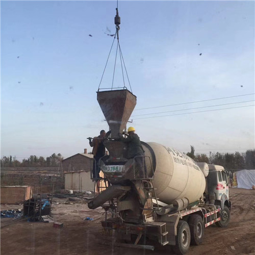 竞秀区“精准瞄准”—— 吊车的 “定位导航” 技术