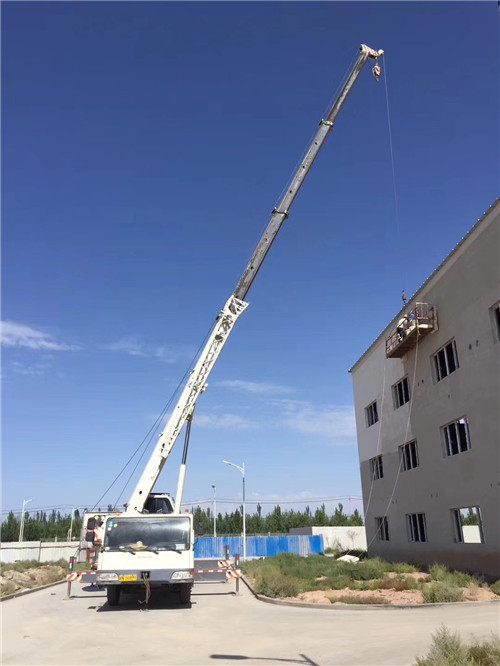 竞秀区“轻装强干”—— 吊车的 “轻量化臂架” 技术