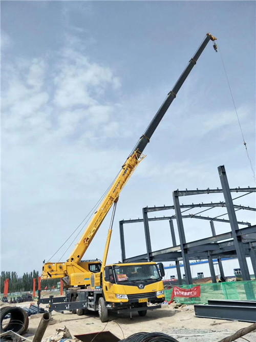 竞秀区超高层建筑钢结构吊装案例
